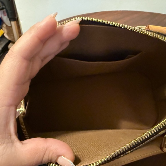 Louis Vuitton Alma BB - Picture 12 of 16